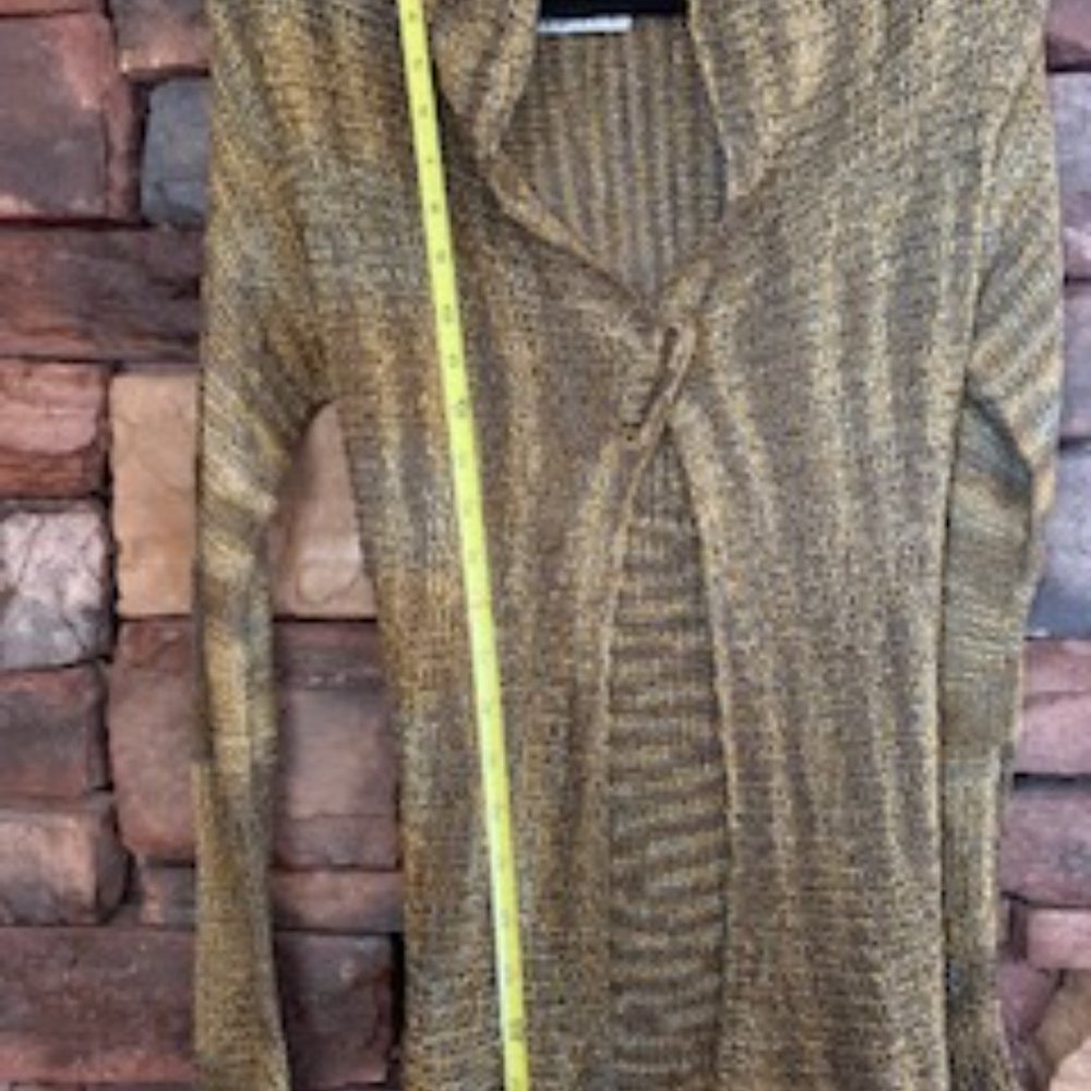 Crocheted Sweater with Pin Closure - Picture 6 of 7